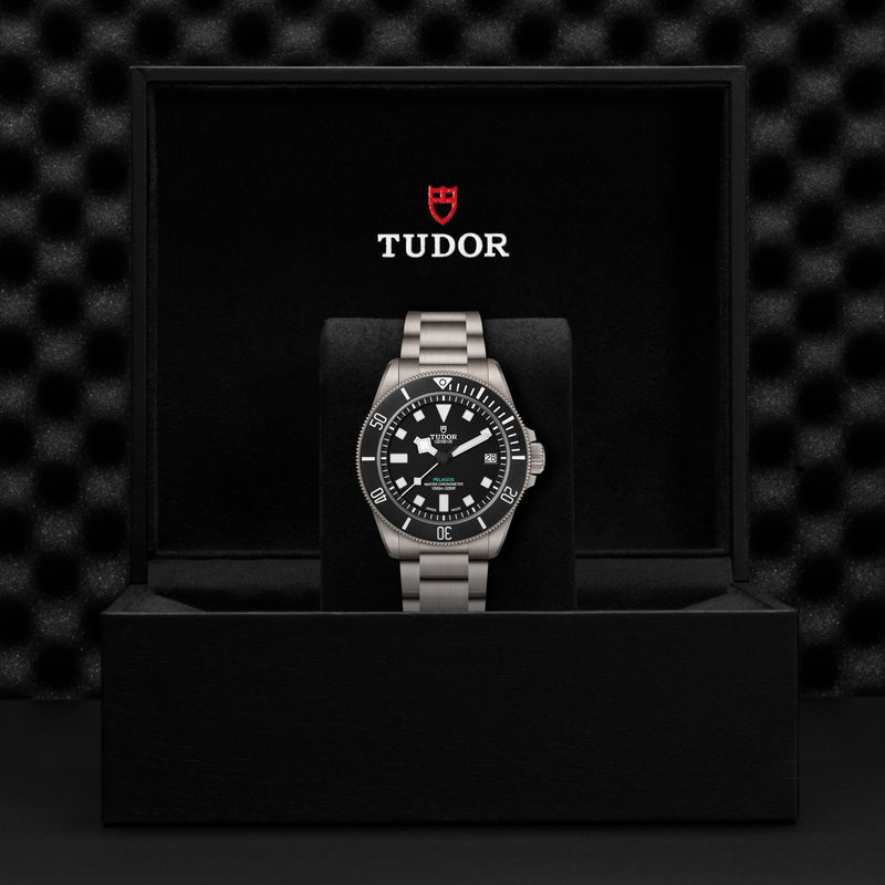 Pelagos Ultra - Unidirectional rotating bezel  - Titanium bracelet