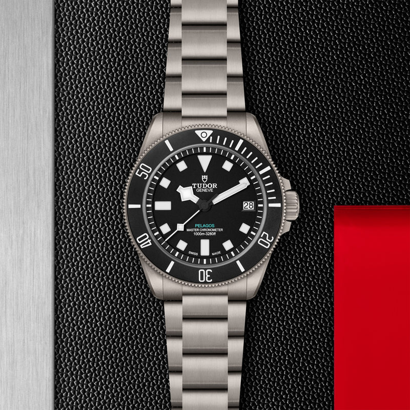 Pelagos Ultra - Unidirectional rotating bezel  - Titanium bracelet