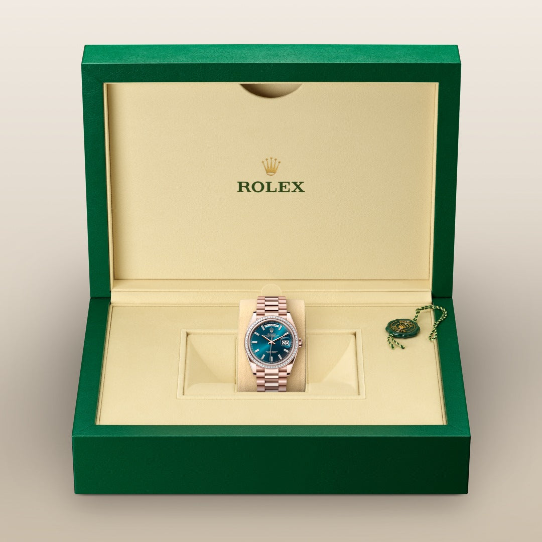 Oyster, 36 mm, Everose gold and diamonds